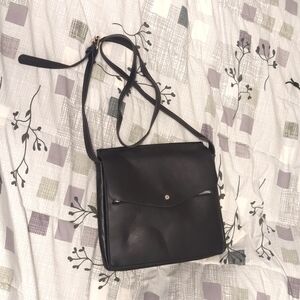 Black Messenger Bag Purse BNWT (Mia & Luca)